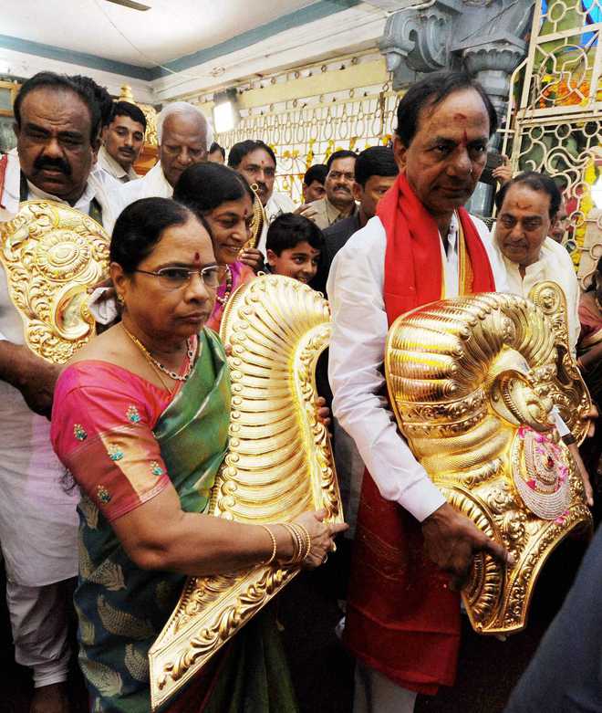 Telangana CM offers gold ornaments worth Rs 5 cr to Lord Venkateswara