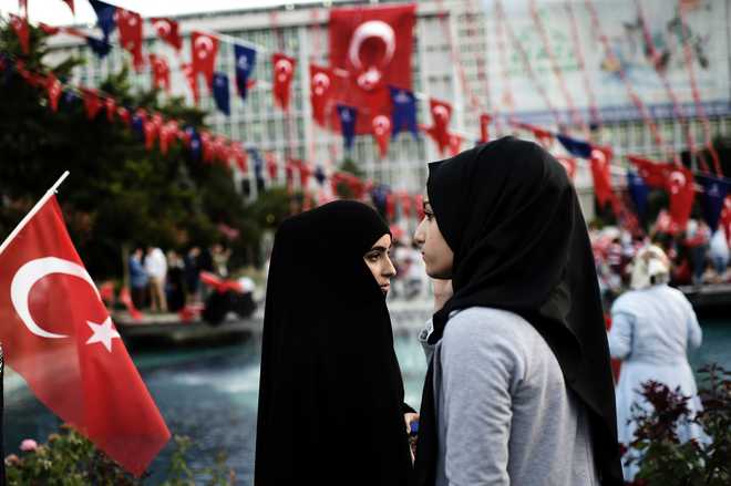 Turkey to allow female soldiers to wear headscarves