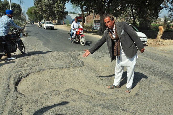 Potholes on Bathinda-Mansa stretch lead to road mishaps