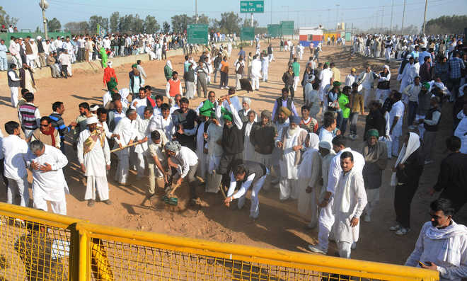 SYL march: Abhay Chautala, other INLD leaders arrested, sent to Patiala jail till Feb 27 after symbolic digging