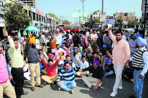 People endure as city roads blocked