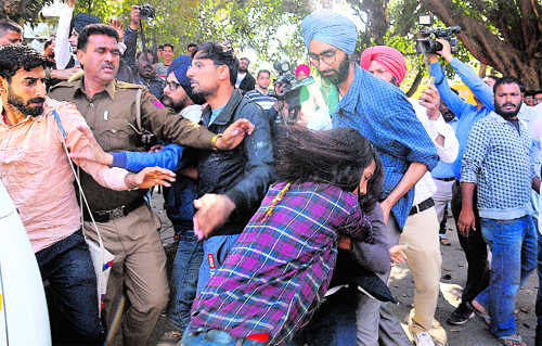 ABVP, SFS supporters clash on PU campus