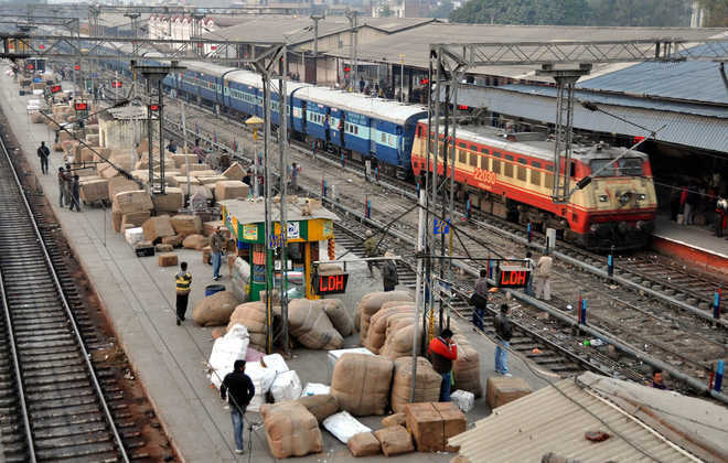 Govt to convert entire rail network into broad gauge in 5 years: Prabhu