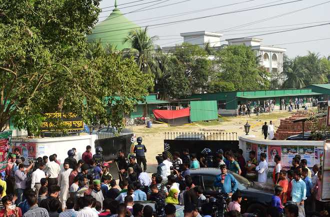 Suicide bomber blows himself up at Bangladesh army camp