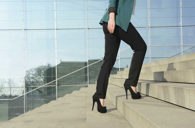 Skinny jeans, high heels may impact women’s health