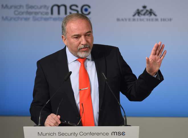 Israeli Defence Minister threatens to destroy Syrian air defences