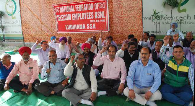BSNL employees stage protest