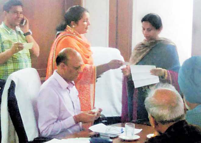 ‘Mantri pati’ does it all: From chairing meets to perusing files