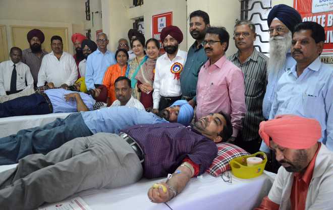 102 donate blood at camp by BSNL employees