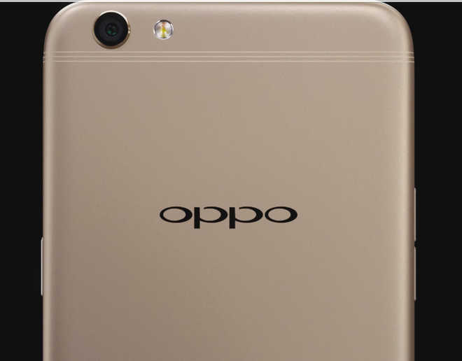 Oppo F3 Plus smartphone: Brave front camera