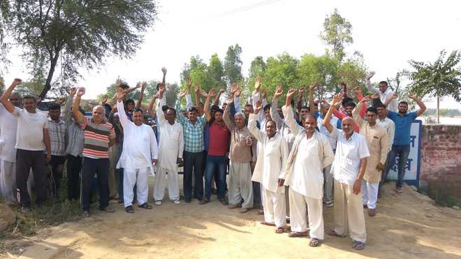 Residents lock waterworks in Charkhi Dadri village