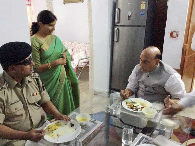 Rajnath shares meal with BSF officer who lost eyesight in ambush