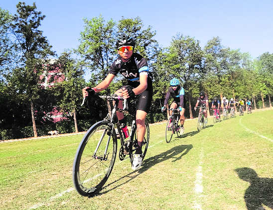 Haren, Aadish win cycling gold