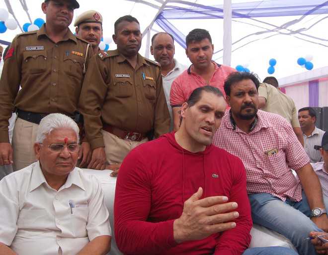 Want to set up WWE academy in state: Khali