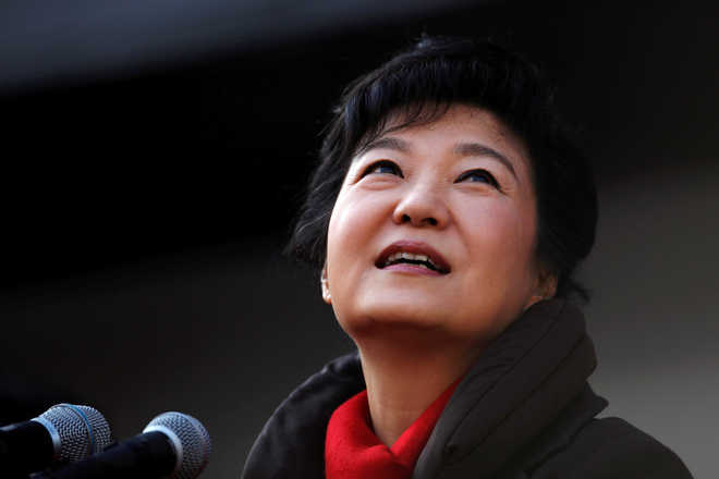 S Korea prosecutors seek arrest of ex-president Park
