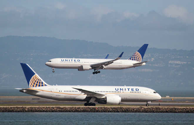 Two girls barred from United Airlines for wearing leggings