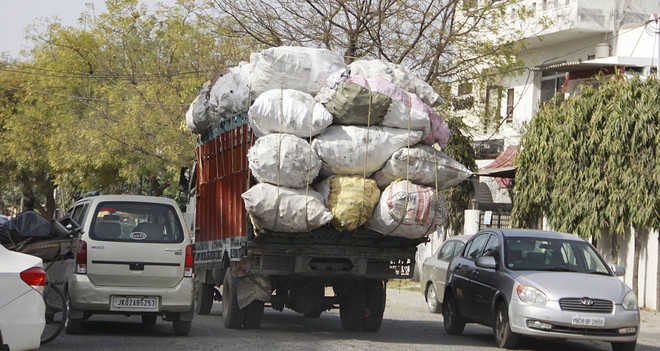 Now, overloaded vehicle claims cop’s life