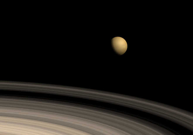 Sands of Saturn''s moon Titan are electrically charged