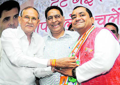 BJP councillor joins Cong