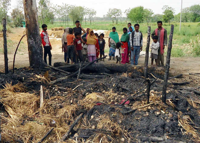 Three of family burnt alive in shanty fire near city
