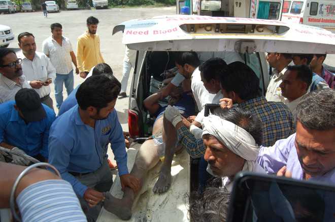 Safai worker dies in manhole