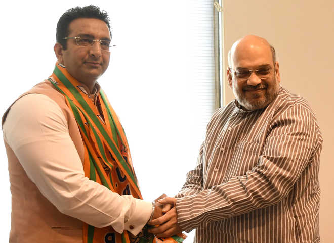 Former SP spokesperson Gaurav Bhatia joins BJP
