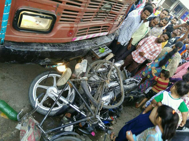 3 killed, 16 injured as truck goes out of control in Jalandhar