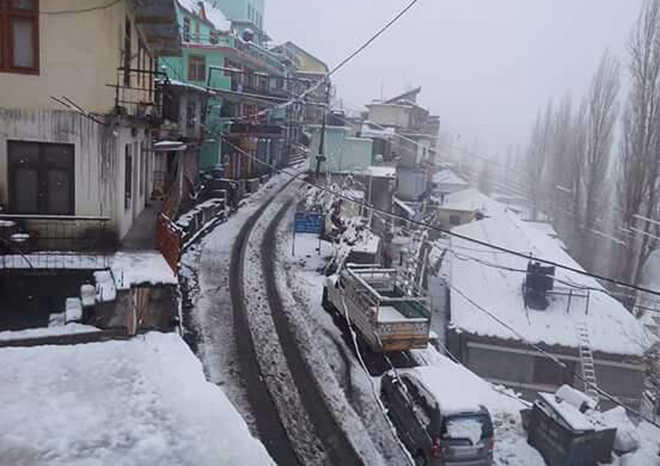Chill returns after fresh snow in Lahaul
