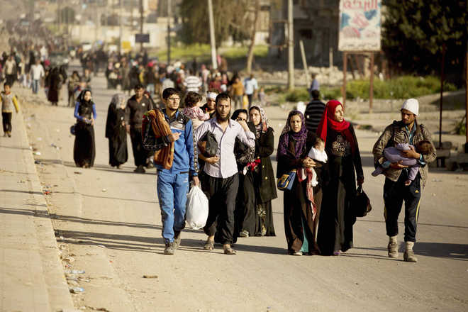 Hundreds more join Mosul exodus as Iraqi forces retake another dist