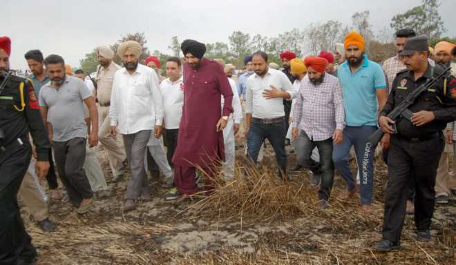 Sidhu announces Rs 24 lakh to farmers who suffered crop damage by fire