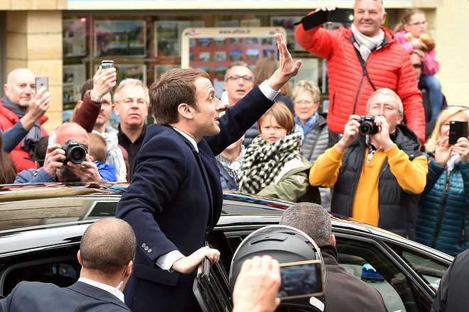 Final French vote count puts Macron, Le Pen through to 2nd round