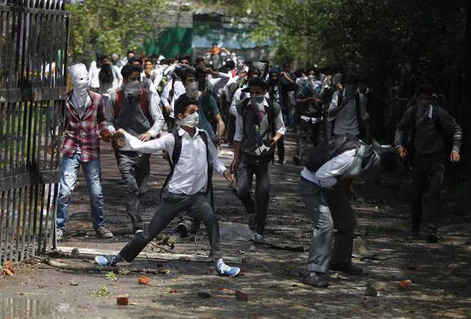 SP College students clash with police in Srinagar