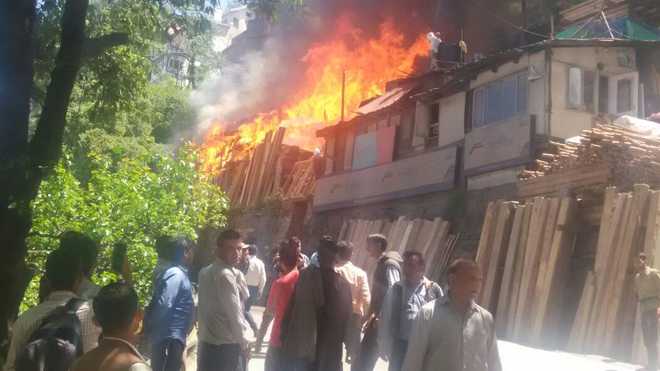 Labour hostel gutted as fire breaks out at timber depot in Shimla