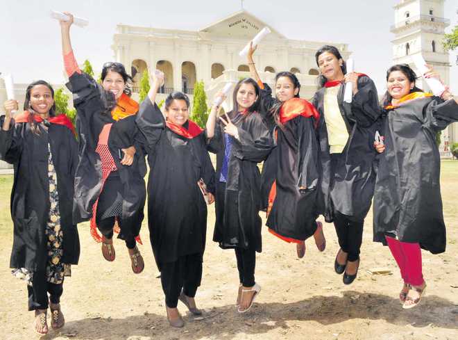 Degrees conferred on over 500 college students
