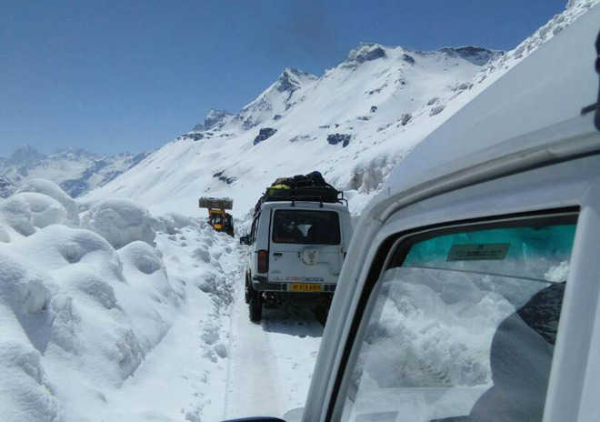 Rohtang Pass opened to light vehicles