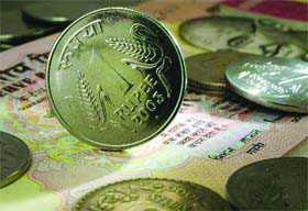 Rupee rules steady at 64.11 against dollar in late morning