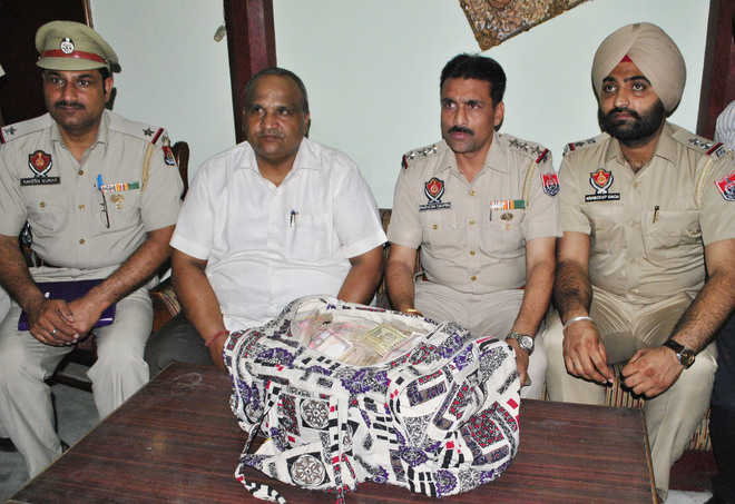 Dera head among 6 held with Rs 75 lakh in banned currency