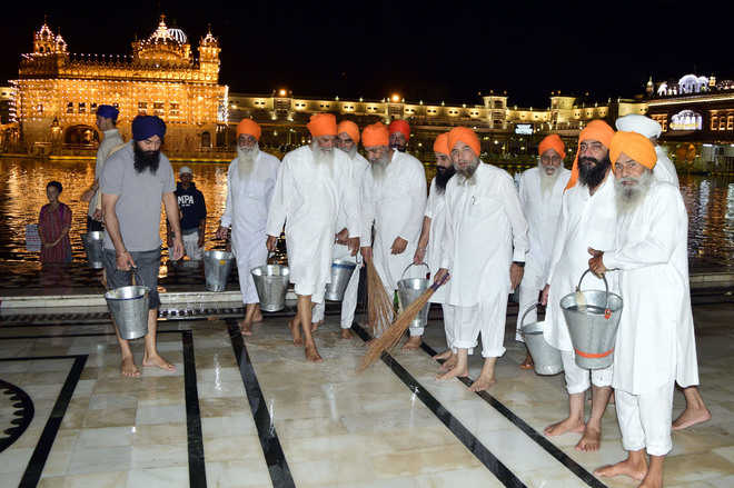 Sikh leaders perform ‘sewa’ in penance