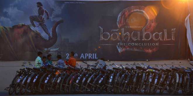 Bahubali leaves people of city in awe