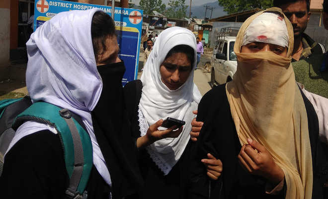 Student protests continue in Valley; 27 hurt in Handwara