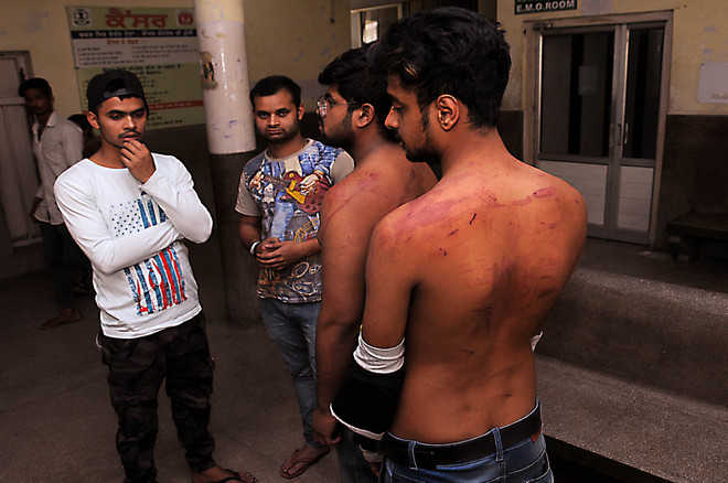 2 College Students Beaten Over Theft Charge : The Tribune India