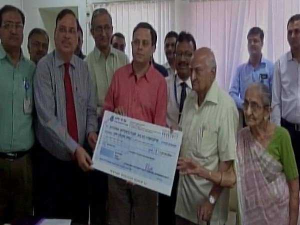 84-yr-old Gujarat retired bank clerk donates life savings to Armed Forces