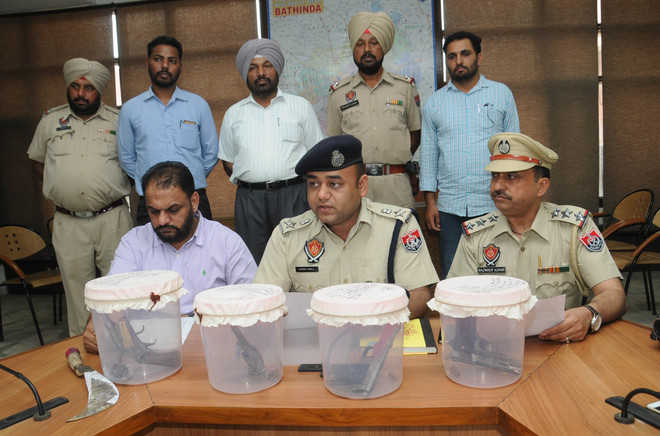 Five gangsters arrested, weapons, Tata Safari recovered