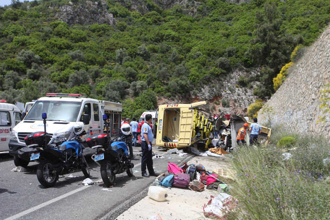 23 killed in Turkey bus falls off cliff