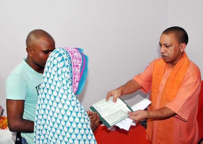 AC, sofa, carpet put up at martyr''s home removed after Yogi''s visit