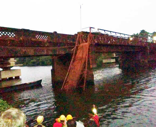 2 dead, 30 missing as bridge collapses in Goa village