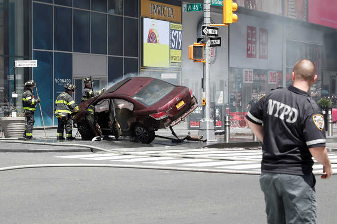 Car rams into pedestrians in New York''s Times Square, 1 dead 12 injured