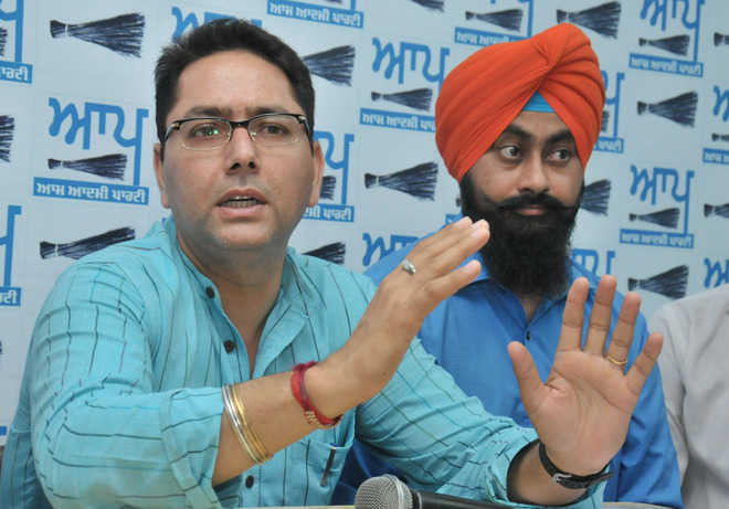 AAP urges Chhotepur, other leaders to return