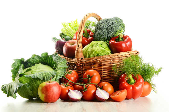 Eating fruits, vegetables secret to looking good: Study