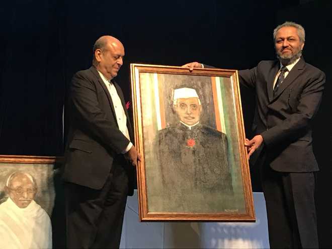 Former EC gifts paintings to Lawrence School